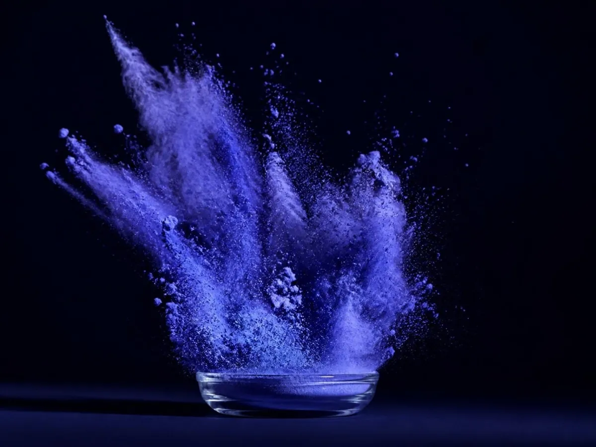 Péptidos de cobre: polvo de azul a morado
