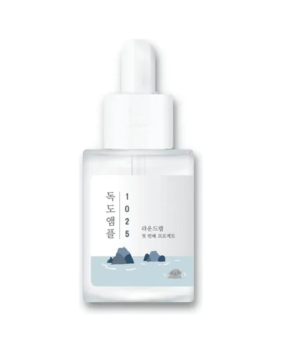 Envase de 1025 Dokdo Ampoule sobre fondo blanco