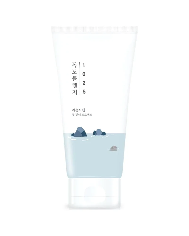 Envase de 1025 Dokdo Cleanser sobre fondo blanco