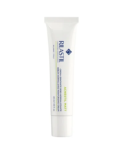 Envase de Acnestil Matt Crema de Rilastil sobre fondo blanco