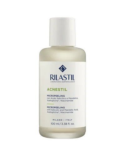 Envase de Acnestil Micropeeling de Rilastil sobre fondo blanco