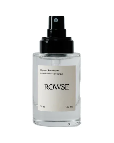 Envase de Agua de Rosa Orgánica de Rowse sobre fondo blanco