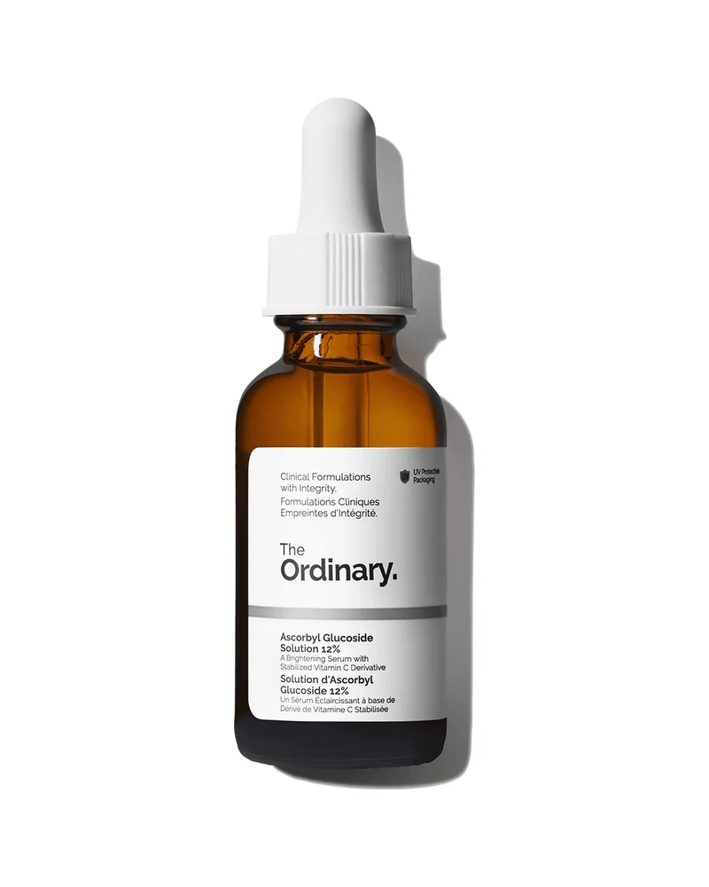 Envase de Ascorbyl Glucoside Solution 12% sobre fondo blanco