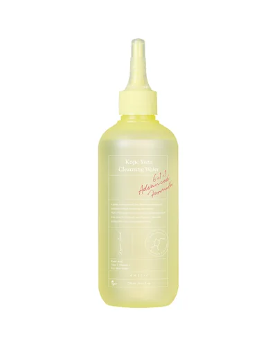 Botella de Kojic Yuzu Cleansing Water sobre fondo blanco