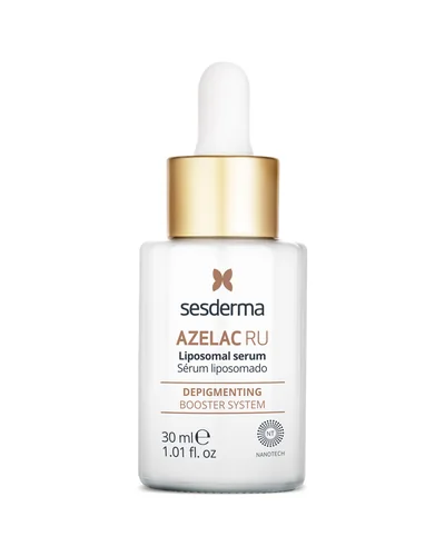 Envase de Azelac RU Liposomal Serum sobre fondo blanco