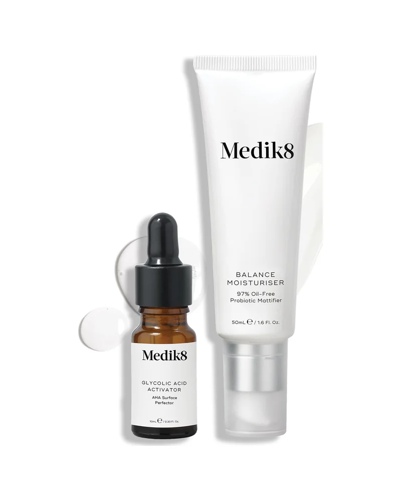 Tubo de Balance Moisturiser y frasco de Glycolic Acid Activator sobre fondo blanco, con una muestra de la textura al lado