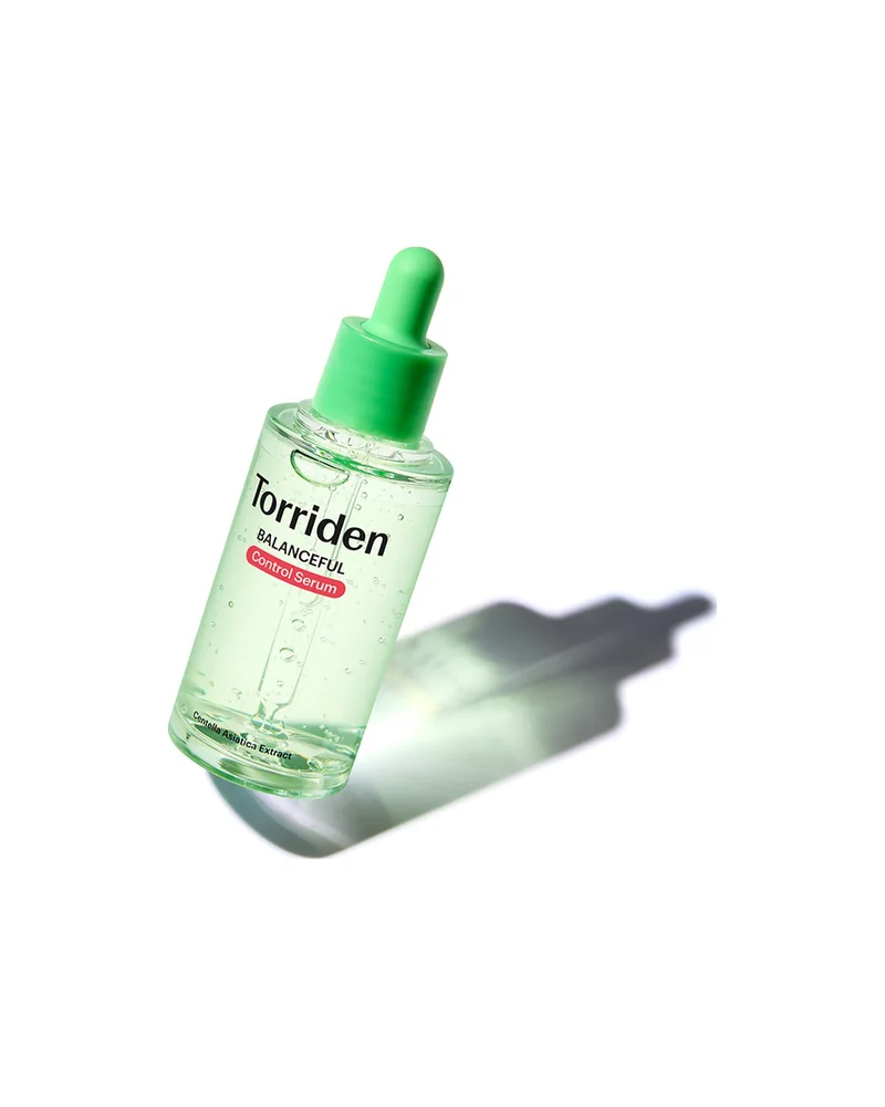 Envase de Balanceful Control Serum sobre fondo blanco