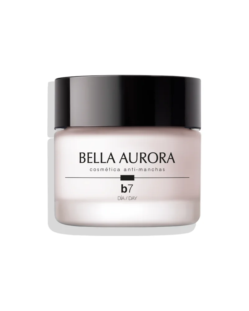 Envase de B7 Crema Antimanchas Antiedad Piel Mixta-Grasa sobre fondo blanco