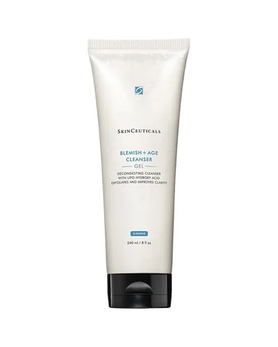Envase de Blemish + Age Cleanser sobre fondo blanco