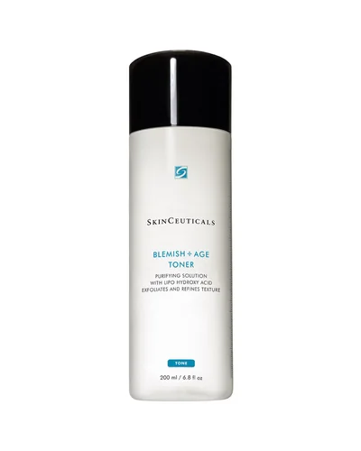 Envase de Blemish + Age Toner sobre fondo blanco