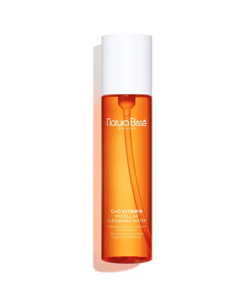 Envase de C+C Vitamin Micellar Cleansing Water sobre fondo blanco