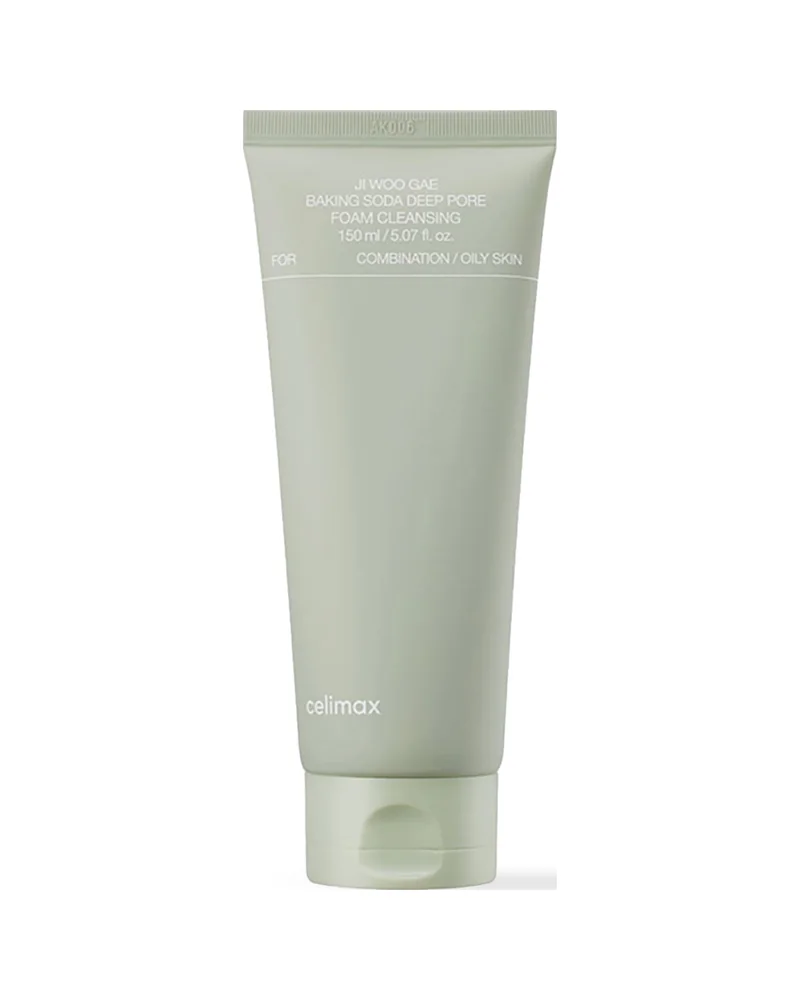 Envase de Ji Woo Gae Baking Soda Deep Pore Foam Cleansing sobre fondo blanco