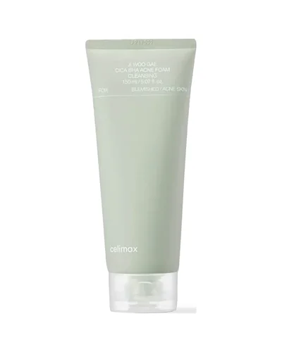 Envase de Ji Woo Gae Cica BHA Acne Foam Cleansing sobre fondo blanco