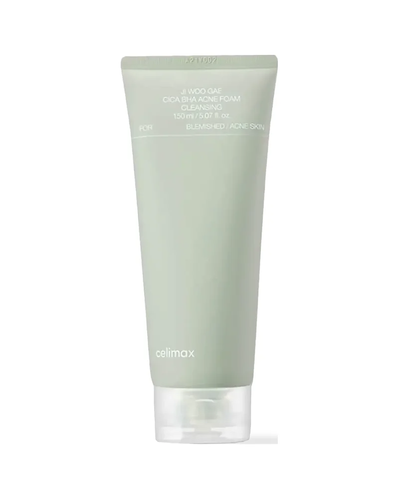 Envase de Ji Woo Gae Cica BHA Acne Foam Cleansing sobre fondo blanco