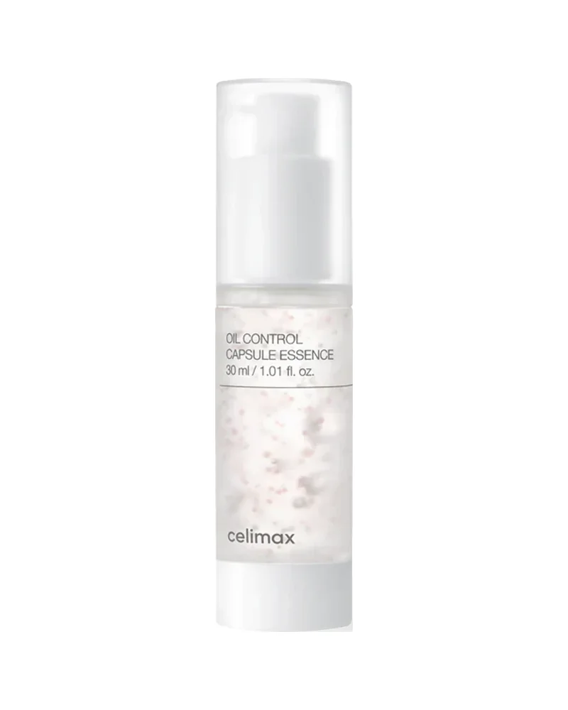 Envase de Oil Control Capsule Essence sobre fondo blanco