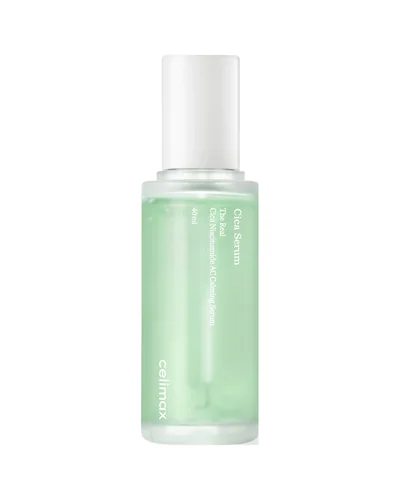 Envase de The Real Cica Niacinamide AC Calming Serum sobre fondo blanco