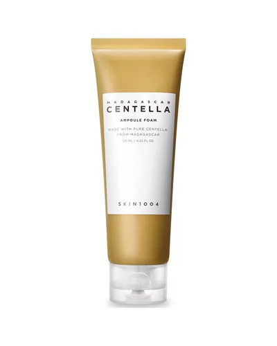 Envase de Madagascar Centella Ampoule Foam sobre fondo blanco
