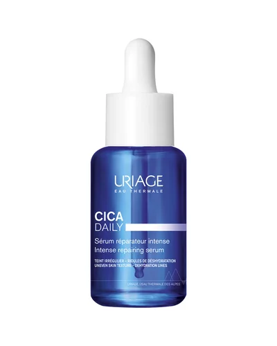 Envase de Cica Daily Sérum de Uriage sobre fondo blanco