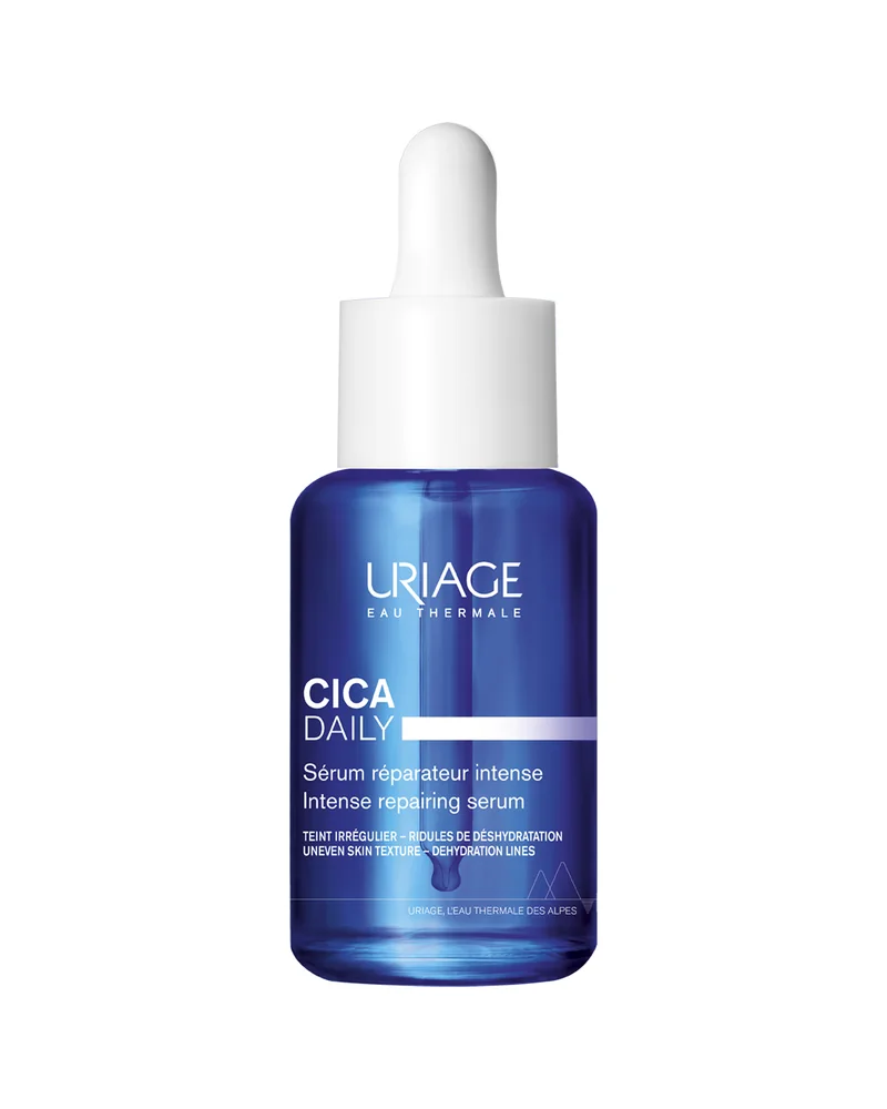 Envase de Cica Daily Sérum de Uriage sobre fondo blanco