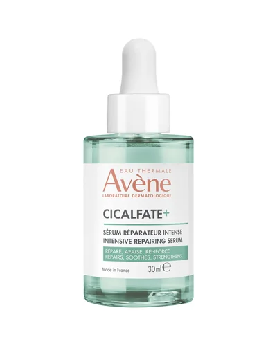 Envase de Cicalfate+ Sérum Reparador Intenso sobre fondo blanco
