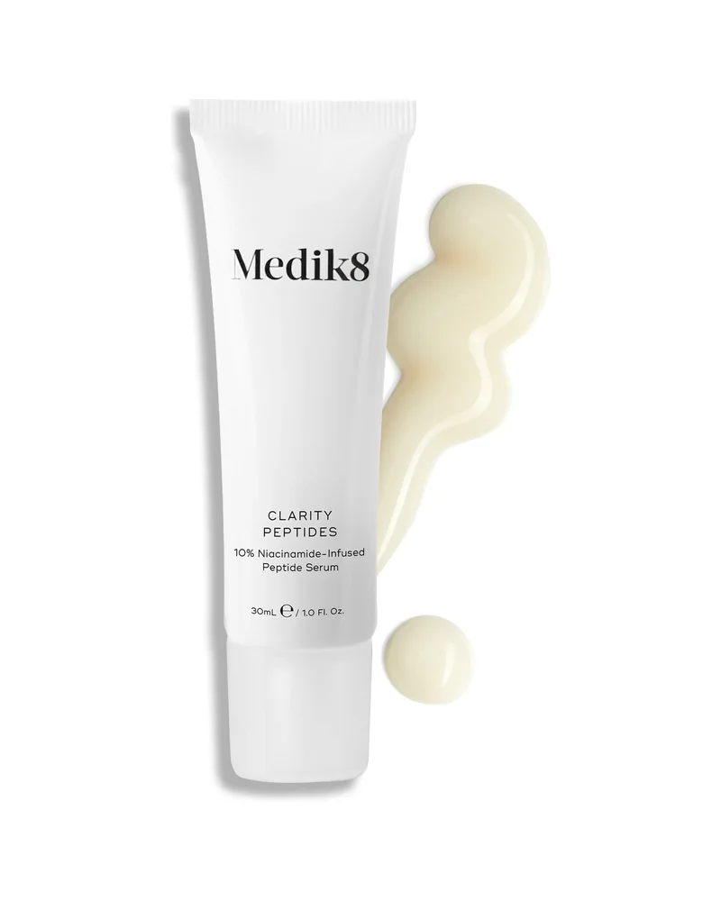 Envase de Clarity Peptides sobre fondo blanco, con una muestra de la textura al lado