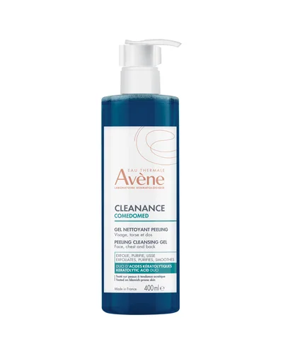 Envase de Cleanance Comedomed Gel Exfoliante sobre fondo blanco