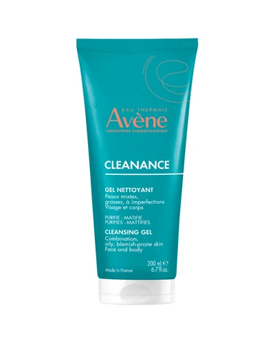 Envase de Cleanance Gel Limpiador sobre fondo blanco