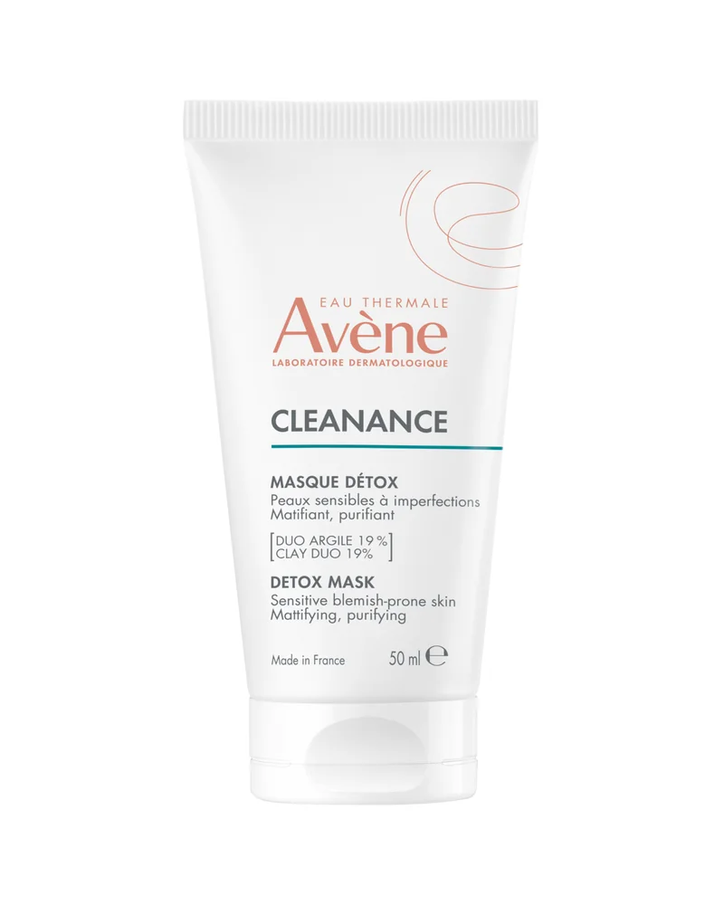 Envase de Cleanance Mascarilla Detox sobre fondo blanco