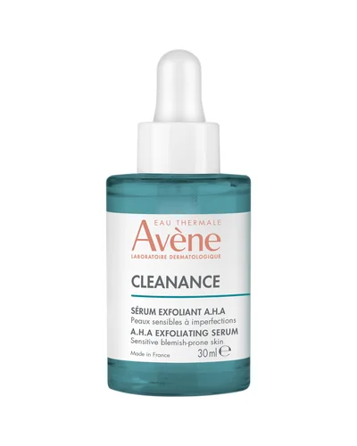 Envase de Cleanance Sérum exfoliante AHA sobre fondo blanco
