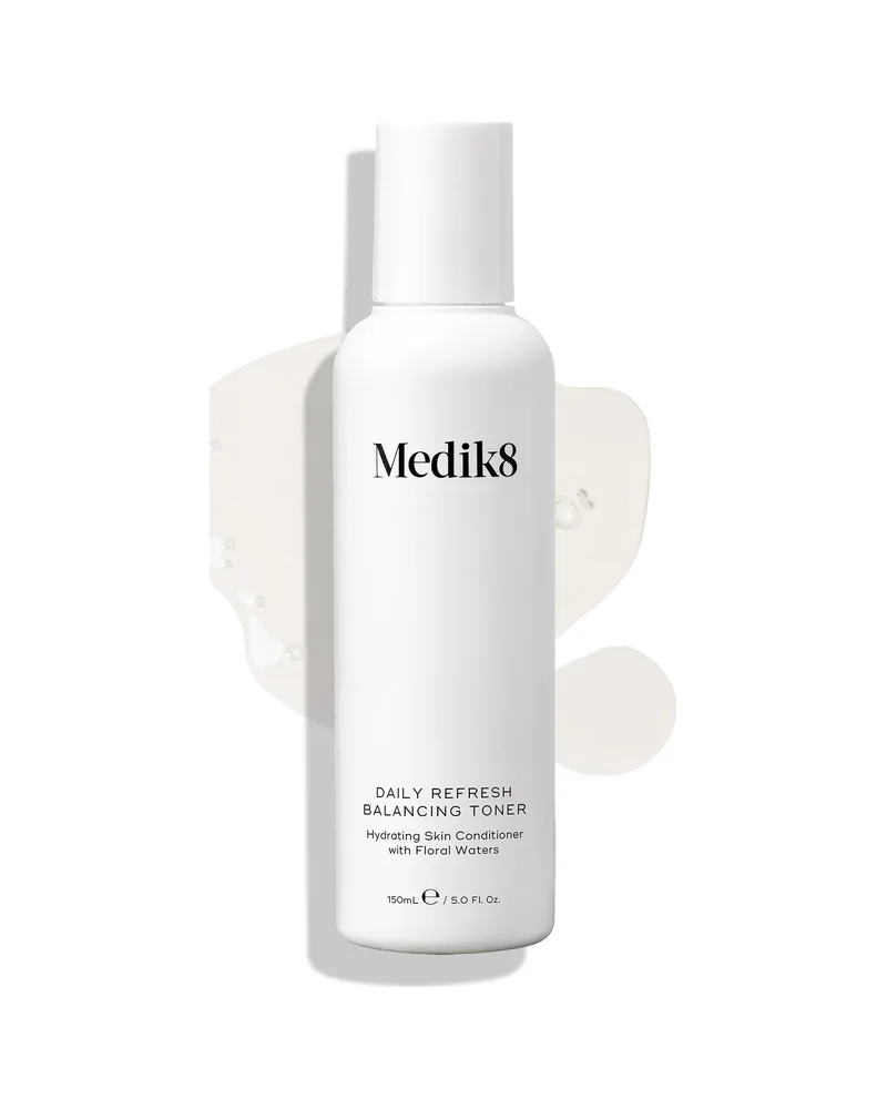 Envase de Daily Refresh Balancing Toner sobre fondo blanco, con una muestra de la textura al lado