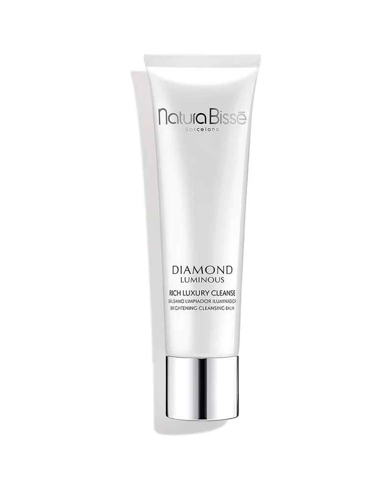 Envase de Diamond Luminous Rich Luxury Cleanse sobre fondo blanco