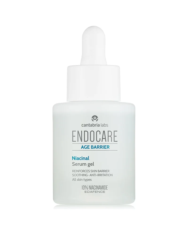 Envase de Endocare Age Barrier Niacinal Sérum Gel sobre fondo blanco