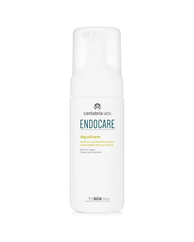 Envase de Endocare Aquafoam sobre fondo blanco