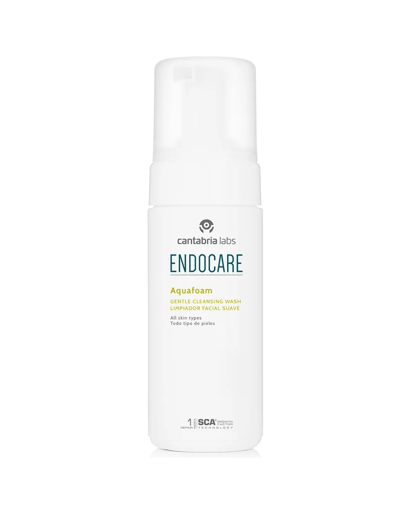 Envase de Endocare Aquafoam sobre fondo blanco