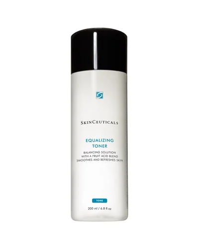 Envase de Equalizing Toner sobre fondo blanco