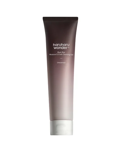Envase de Black Rice Moisture 5.5 Soft Cleansing Gel sobre fondo blanco