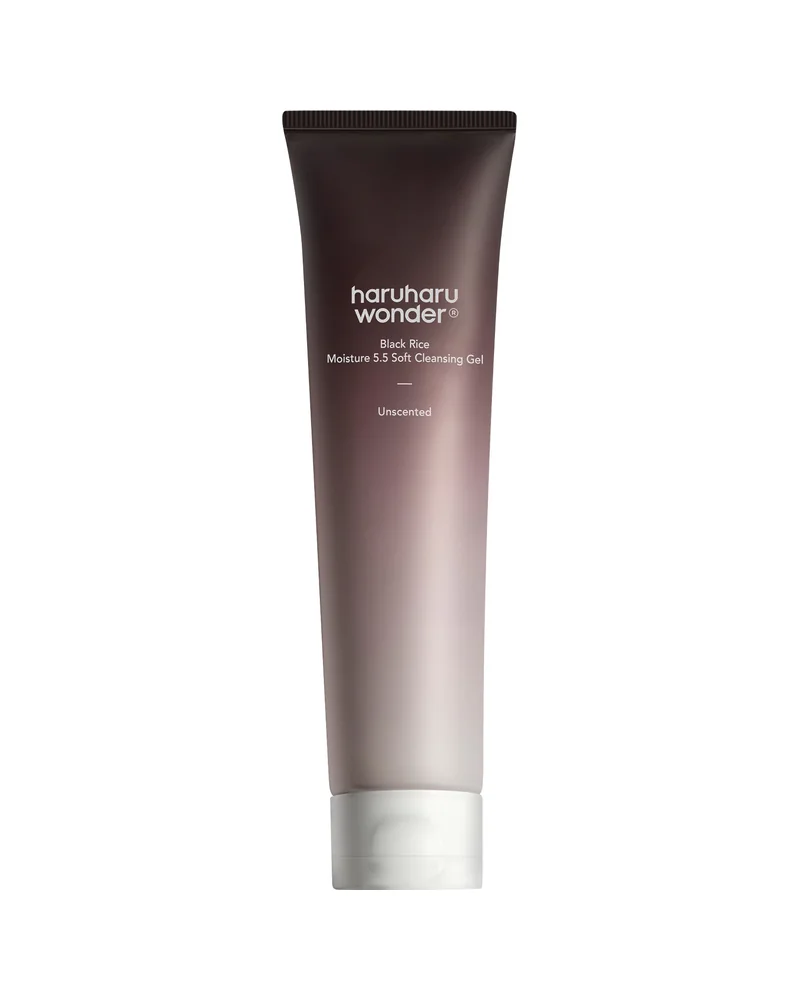 Envase de Black Rice Moisture 5.5 Soft Cleansing Gel sobre fondo blanco