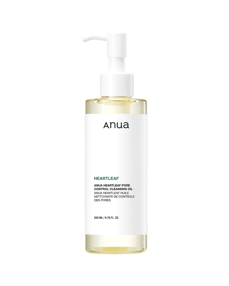 Envase de Heartleaf Pore Control Cleansing Oil sobre fondo blanco