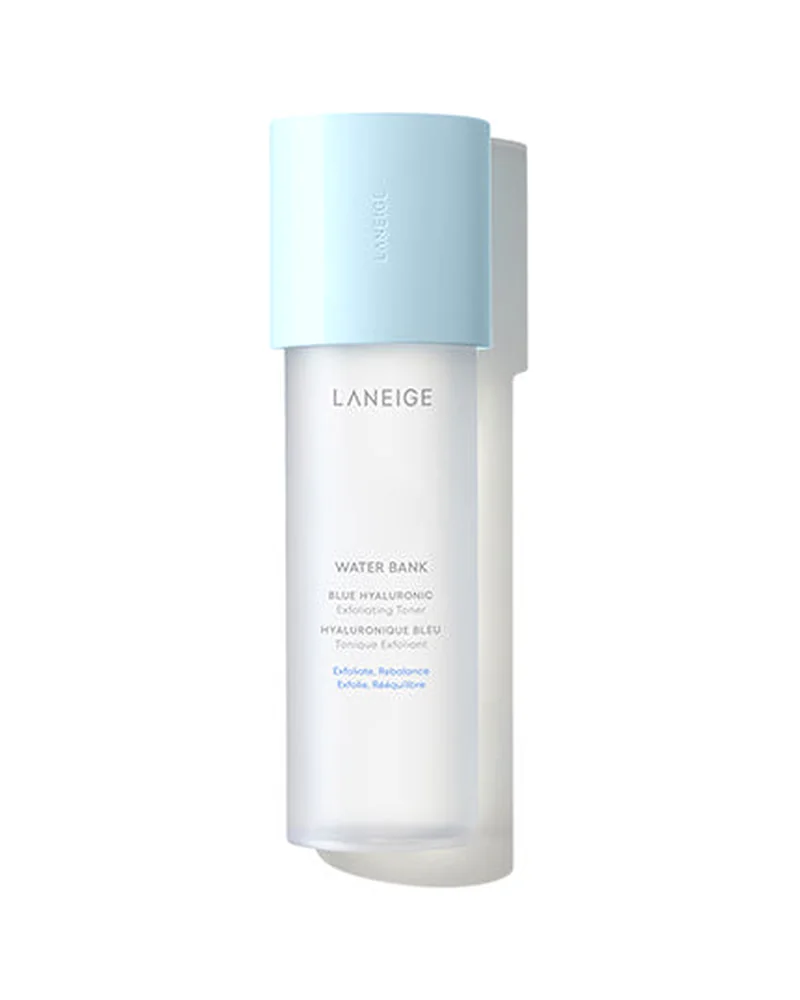 Envase de Water Bank Blue Hyaluronic Essence Toner para piel mixta a grasa sobre fondo blanco