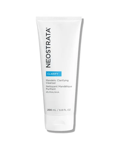 Envase de Clarify Mandelic Clarifying Cleanser sobre fondo blanco