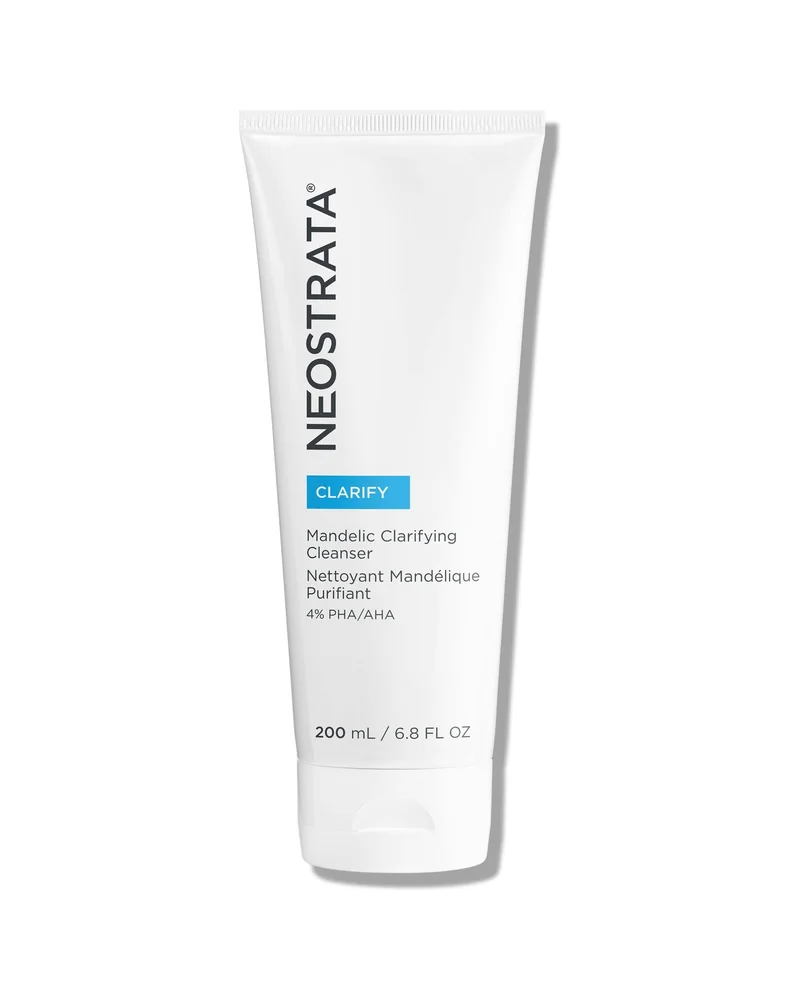 Envase de Clarify Mandelic Clarifying Cleanser sobre fondo blanco