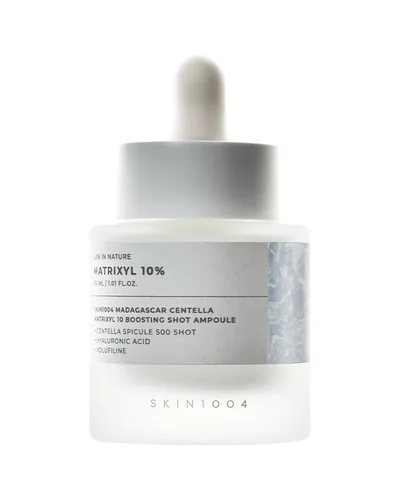 Envase de Madagascar Centella Matrixyl 10 Boosting Shot Ampoule sobre fondo blanco