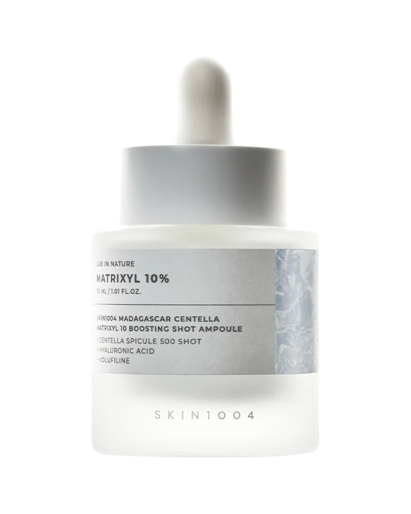 Envase de Madagascar Centella Matrixyl 10 Boosting Shot Ampoule sobre fondo blanco