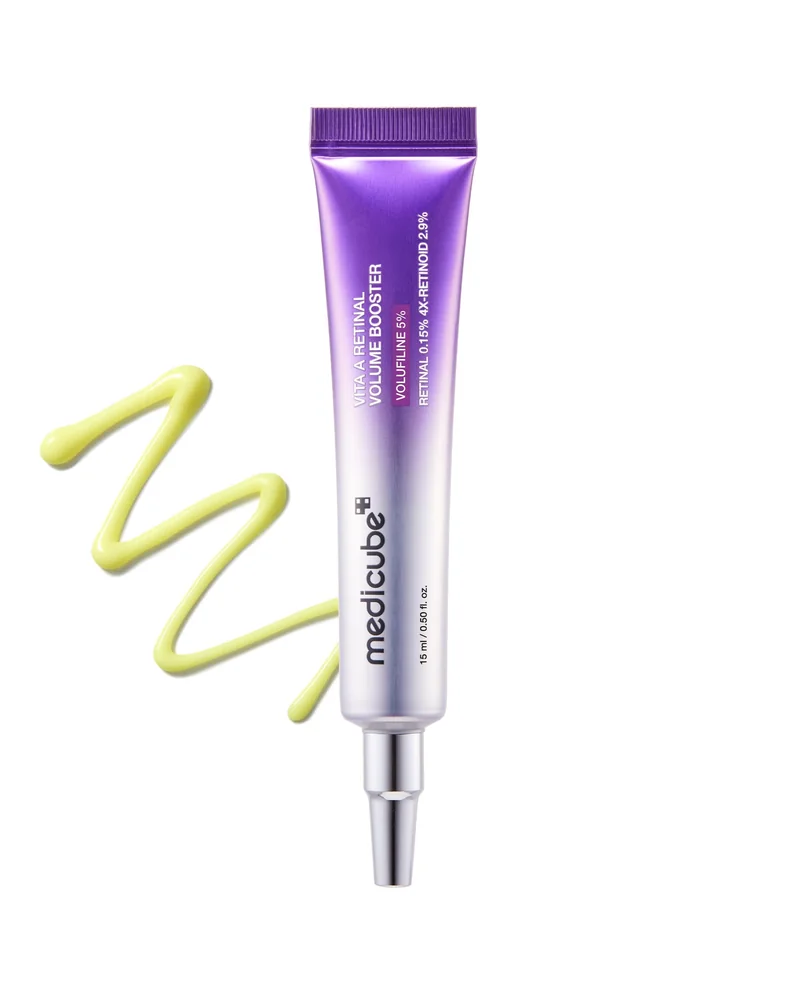 Tubo de Vita A Retinal Volume Booster Serum sobre fondo blanco