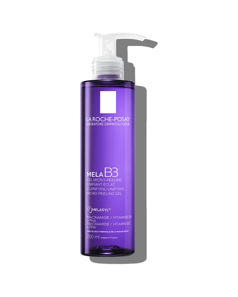 Envase de Mela B3 Gel Limpiador Exfoliante sobre fondo blanco