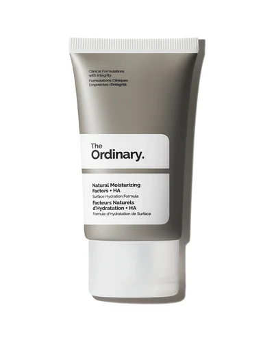 Envase de Natural Moisturizing Factors + HA sobre fondo blanco