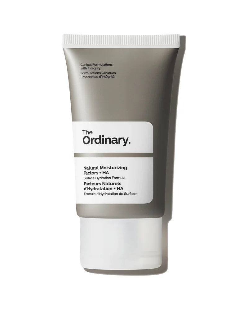 Envase de Natural Moisturizing Factors + HA sobre fondo blanco