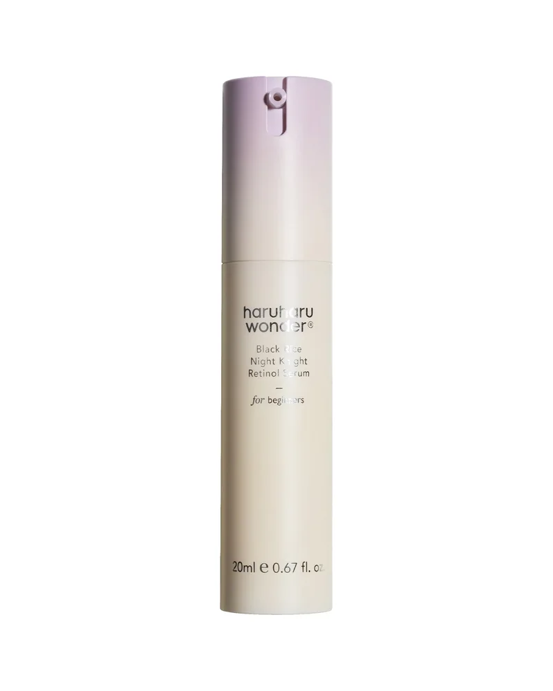 Envase de Black Rice Night Knight Retinol Serum sobre fondo blanco