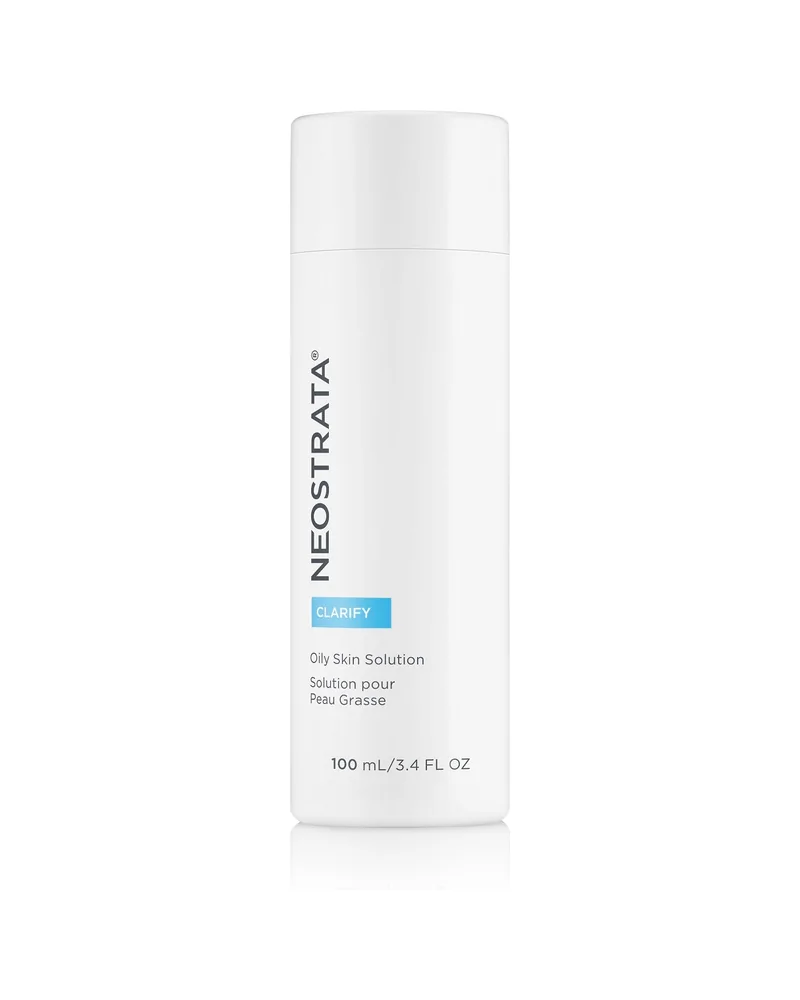 Envase de Oily Skin Solution sobre fondo blanco