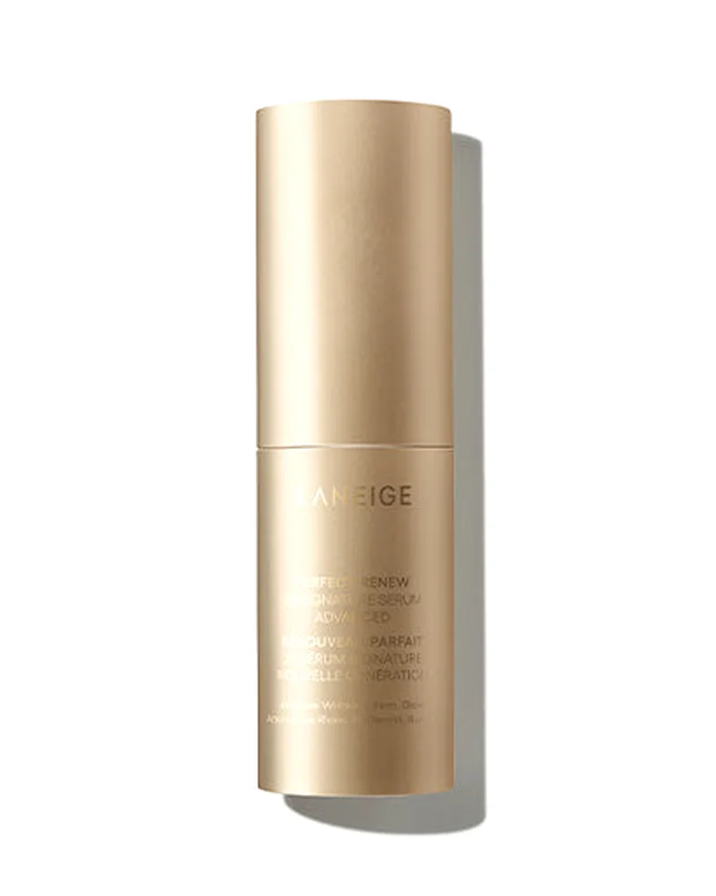 Envase cerrado de Perfect Renew 3X Signature Serum Advanced sobre fondo blanco